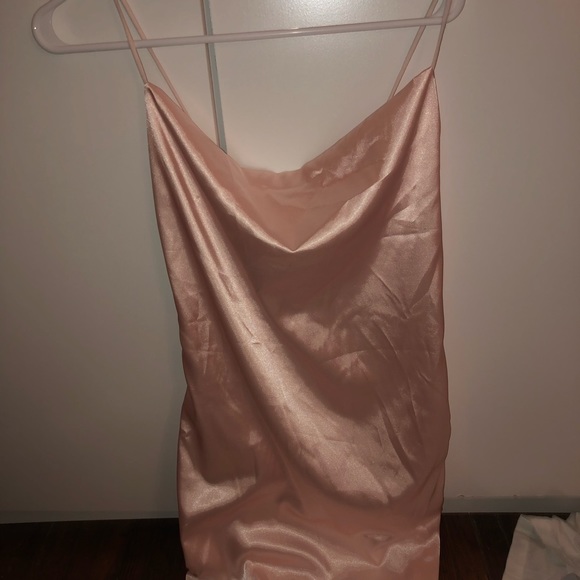 Pretty little things light pink dress - Picture 2 of 4